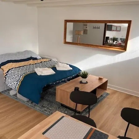 Calme Entre Et Circuit 公寓 *